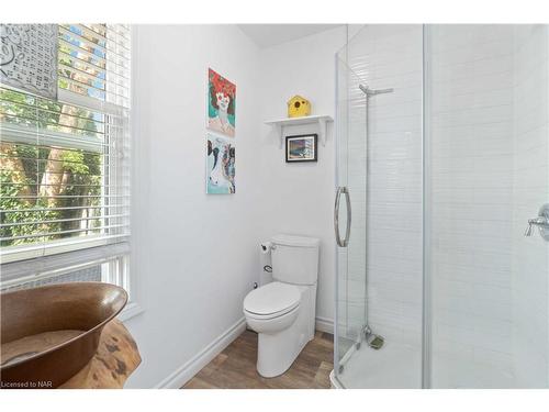 21 Johnston Street, St. Catharines, ON - Indoor Photo Showing Bathroom