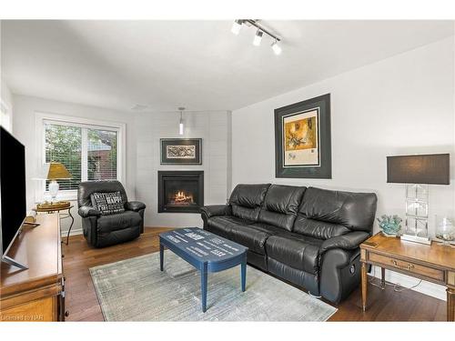 670 Charlotte Street Street, Niagara-On-The-Lake, ON - Indoor Photo Showing Living Room With Fireplace