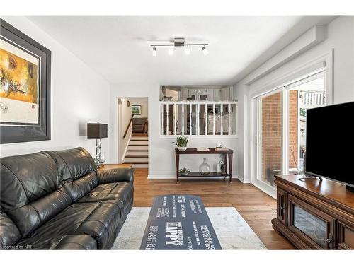 670 Charlotte Street Street, Niagara-On-The-Lake, ON - Indoor Photo Showing Living Room