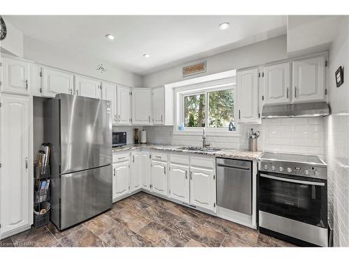 670 Charlotte Street Street, Niagara-On-The-Lake, ON - Indoor Photo Showing Kitchen