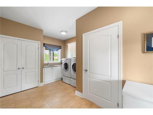 5045 Michener Road, Ridgeway, ON - Indoor Photo Showing Laundry Room