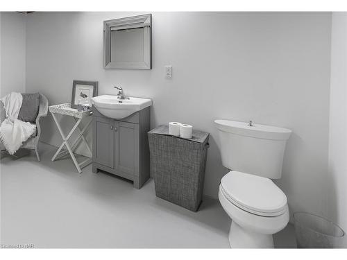 5045 Michener Road, Ridgeway, ON - Indoor Photo Showing Bathroom