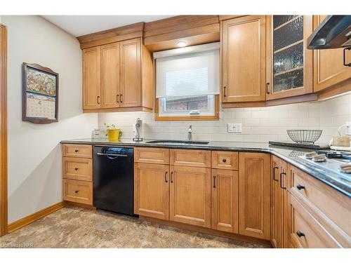 112 Larchwood Circle, Welland, ON - Indoor Photo Showing Kitchen