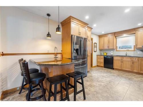 112 Larchwood Circle, Welland, ON - Indoor Photo Showing Kitchen