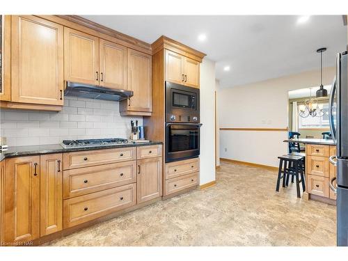 112 Larchwood Circle, Welland, ON - Indoor Photo Showing Kitchen