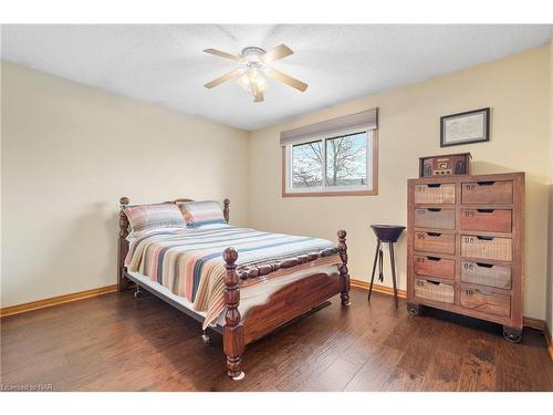 112 Larchwood Circle, Welland, ON - Indoor Photo Showing Bedroom