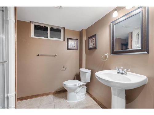 112 Larchwood Circle, Welland, ON - Indoor Photo Showing Bathroom