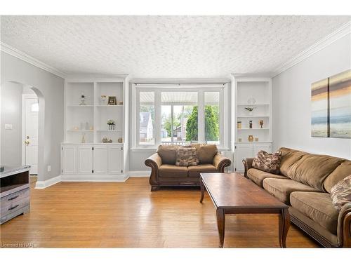 24 Blain Place, St. Catharines, ON - Indoor Photo Showing Living Room