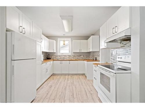 24 Blain Place, St. Catharines, ON - Indoor Photo Showing Kitchen