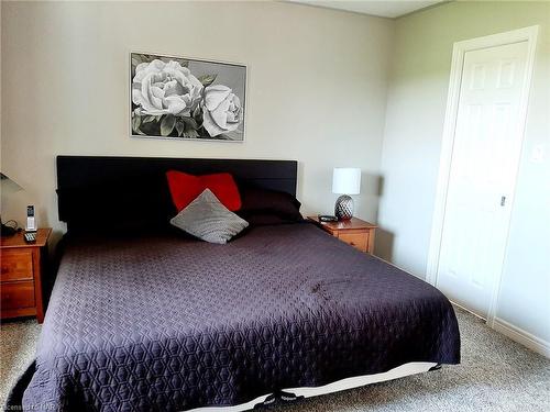 7721 Bishop Avenue, Niagara Falls, ON - Indoor Photo Showing Bedroom
