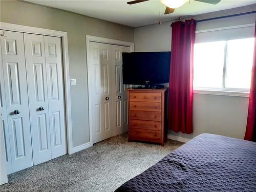 7721 Bishop Avenue, Niagara Falls, ON - Indoor Photo Showing Bedroom