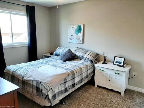 7721 Bishop Avenue, Niagara Falls, ON - Indoor Photo Showing Bedroom