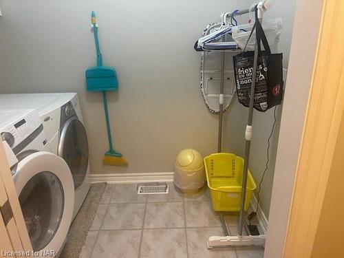 7721 Bishop Avenue, Niagara Falls, ON - Indoor Photo Showing Laundry Room