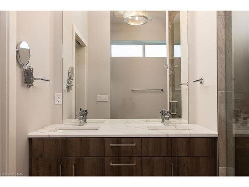 604-77 Yates Street, St. Catharines, ON - Indoor Photo Showing Bathroom
