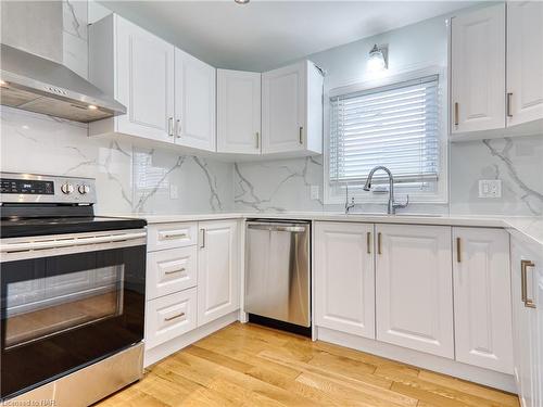 7 Violet Street, St. Catharines, ON - Indoor Photo Showing Kitchen
