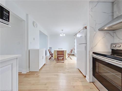 7 Violet Street, St. Catharines, ON - Indoor Photo Showing Kitchen