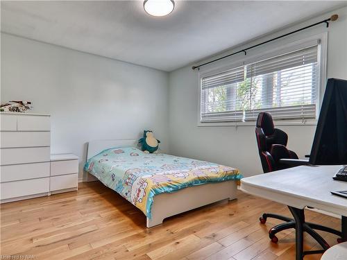 7 Violet Street, St. Catharines, ON - Indoor Photo Showing Bedroom