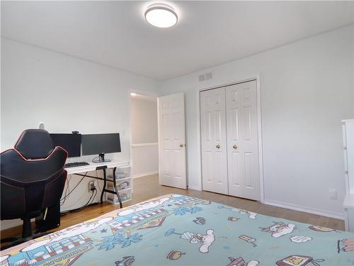 7 Violet Street, St. Catharines, ON - Indoor Photo Showing Bedroom