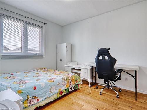 7 Violet Street, St. Catharines, ON - Indoor Photo Showing Bedroom