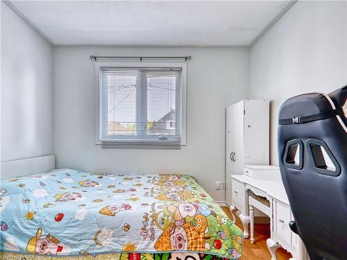 7 Violet Street, St. Catharines, ON - Indoor Photo Showing Bedroom