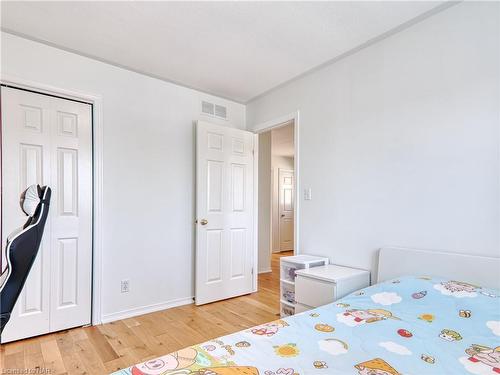 7 Violet Street, St. Catharines, ON - Indoor Photo Showing Bedroom