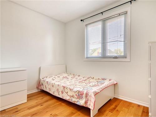7 Violet Street, St. Catharines, ON - Indoor Photo Showing Bedroom