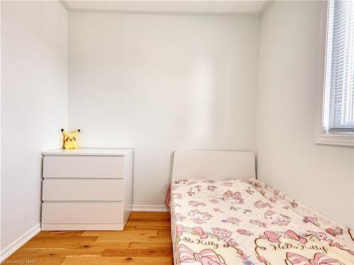 7 Violet Street, St. Catharines, ON - Indoor Photo Showing Bedroom