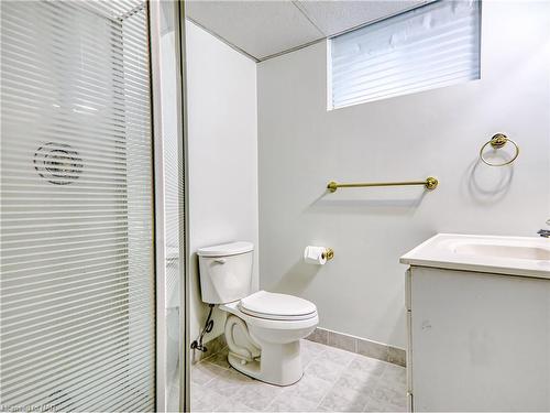 7 Violet Street, St. Catharines, ON - Indoor Photo Showing Bathroom