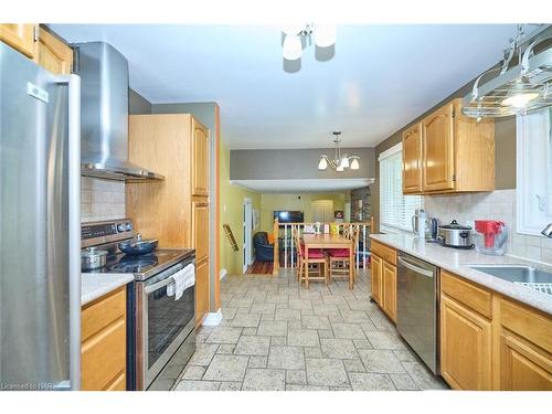 6421 Dorchester Road, Niagara Falls, ON - Indoor Photo Showing Kitchen