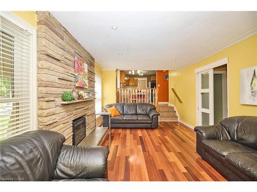 6421 Dorchester Road, Niagara Falls, ON - Indoor Photo Showing Living Room With Fireplace