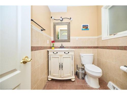 6421 Dorchester Road, Niagara Falls, ON - Indoor Photo Showing Bathroom