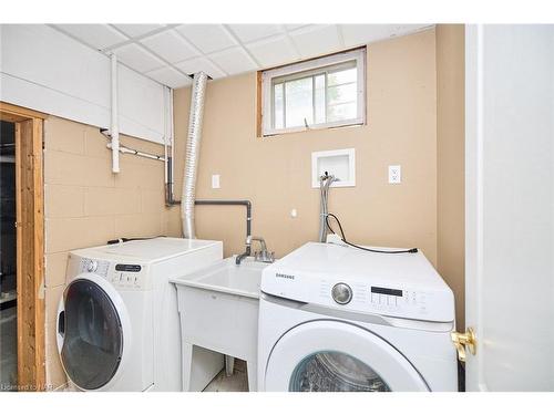 6421 Dorchester Road, Niagara Falls, ON - Indoor Photo Showing Laundry Room