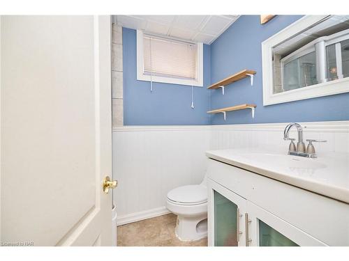 6421 Dorchester Road, Niagara Falls, ON - Indoor Photo Showing Bathroom