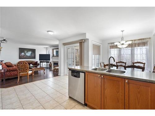 26 Wright Crescent, Niagara-On-The-Lake, ON - Indoor Photo Showing Kitchen With Double Sink