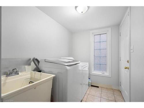 26 Wright Crescent, Niagara-On-The-Lake, ON - Indoor Photo Showing Laundry Room