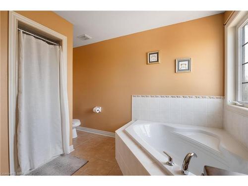 26 Wright Crescent, Niagara-On-The-Lake, ON - Indoor Photo Showing Bathroom