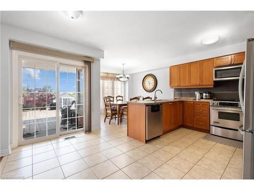 26 Wright Crescent, Niagara-On-The-Lake, ON - Indoor Photo Showing Kitchen