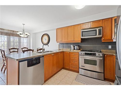 26 Wright Crescent, Niagara-On-The-Lake, ON - Indoor Photo Showing Kitchen With Double Sink