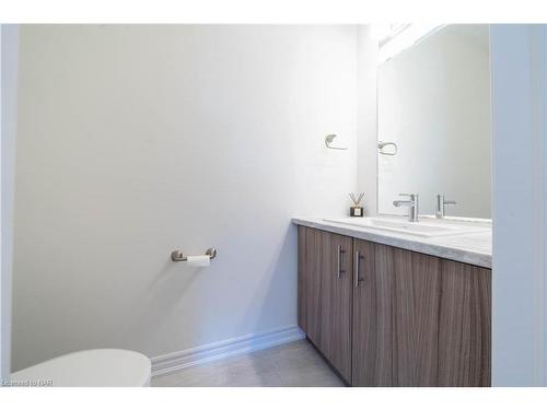 8064 Citation Road, Niagara Falls, ON - Indoor Photo Showing Bathroom