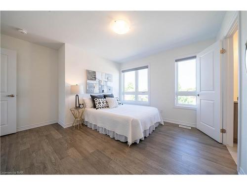 8064 Citation Road, Niagara Falls, ON - Indoor Photo Showing Bedroom