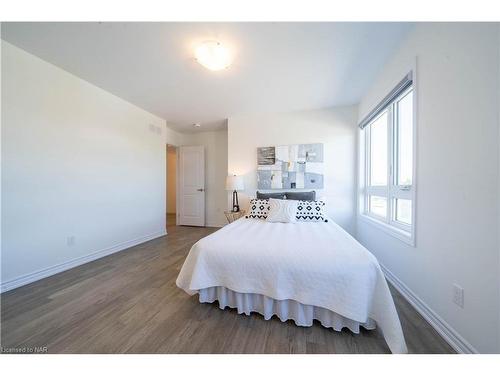 8064 Citation Road, Niagara Falls, ON - Indoor Photo Showing Bedroom