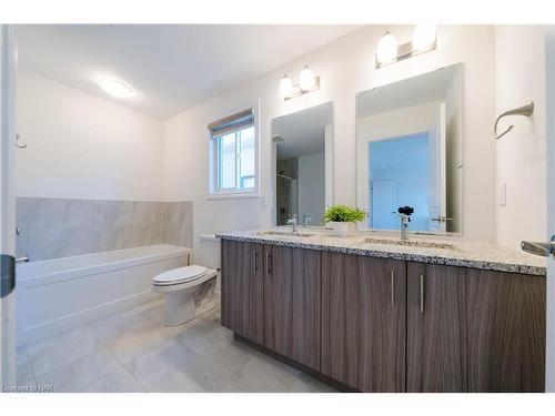 8064 Citation Road, Niagara Falls, ON - Indoor Photo Showing Bathroom
