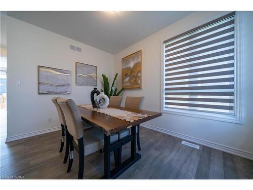 8064 Citation Road, Niagara Falls, ON - Indoor Photo Showing Dining Room