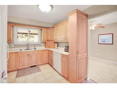 5999 Pitton Road, Niagara Falls, ON - Indoor Photo Showing Kitchen With Double Sink