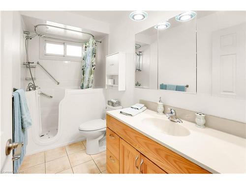 5999 Pitton Road, Niagara Falls, ON - Indoor Photo Showing Bathroom
