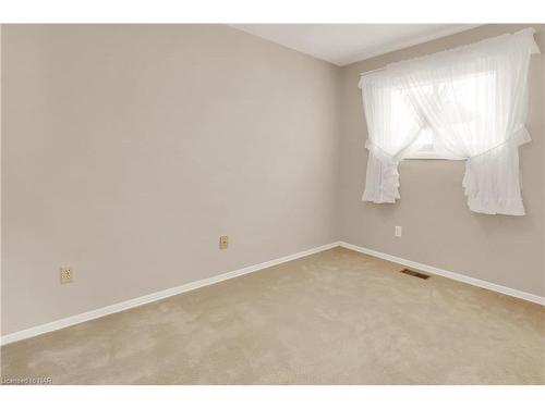 5999 Pitton Road, Niagara Falls, ON - Indoor Photo Showing Other Room