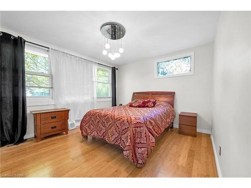 6 Rosemount Drive, Welland, ON - Indoor Photo Showing Bedroom