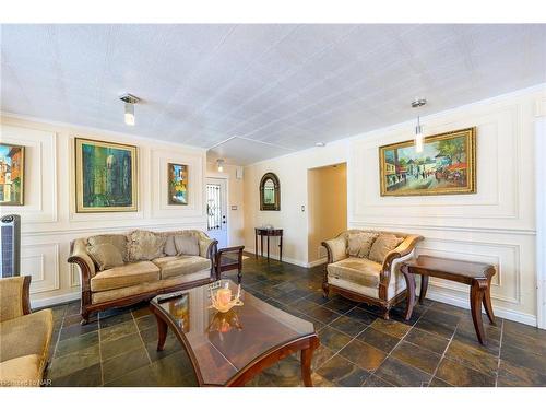 6 Rosemount Drive, Welland, ON - Indoor Photo Showing Living Room