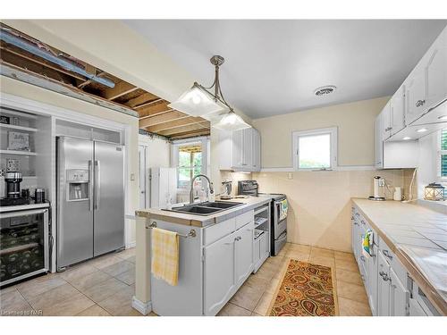 6 Rosemount Drive, Welland, ON - Indoor Photo Showing Kitchen With Double Sink