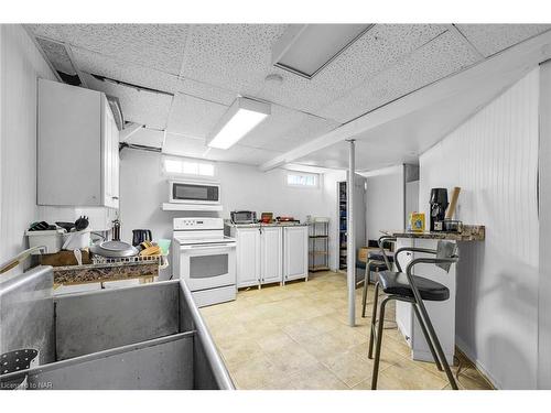 6 Rosemount Drive, Welland, ON - Indoor Photo Showing Kitchen